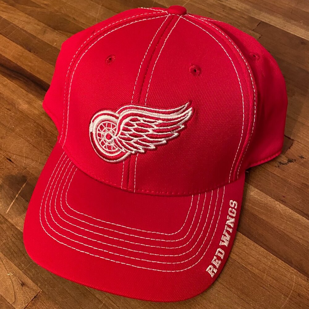 NHL Detroit Red Wings Hockey Fitted Cap Size M/L